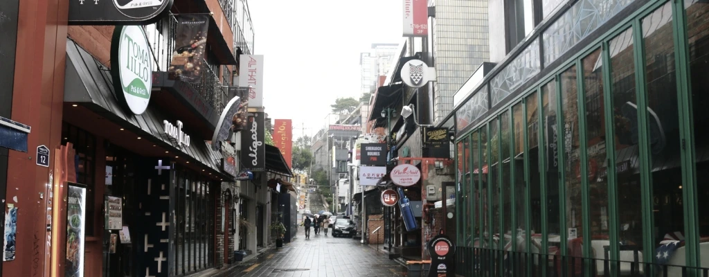 Alley in Itaewon Seoul